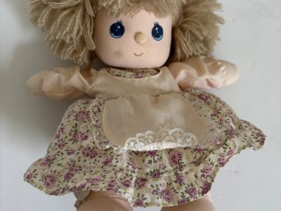 Musical girl doll 9" windup plays it's a small world after all