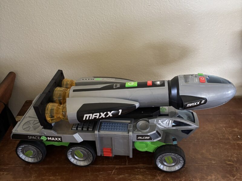 Space Rocket and launcher Voice and light action