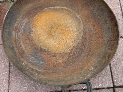 Heavy iron Western Cowboy 24" Wok or Pan with Horseshoe Handles