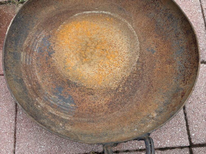 Heavy iron Western Cowboy 24" Wok or Pan with Horseshoe Handles