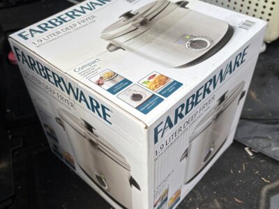 NEW Farberware 1.9 liter Deep Fryer in Box