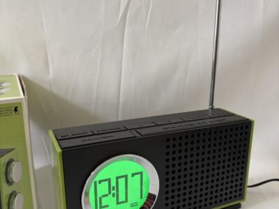 REALTONE 1967 Portable AM/FM Clock Radio Retro Green