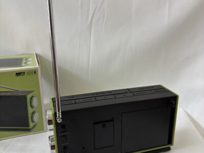 REALTONE 1967 Portable AM/FM Clock Radio Retro Green