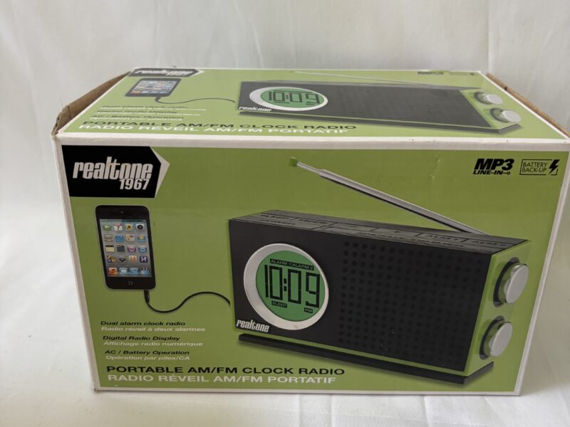 REALTONE 1967 Portable AM/FM Clock Radio Retro Green