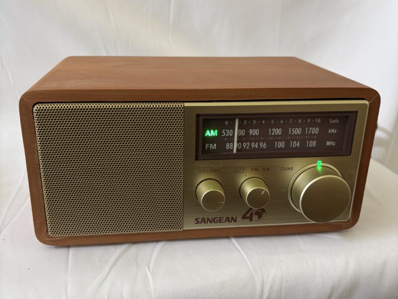 SANGEAN WR-11SE 40th Anniversary AM/FM Walnut Analog